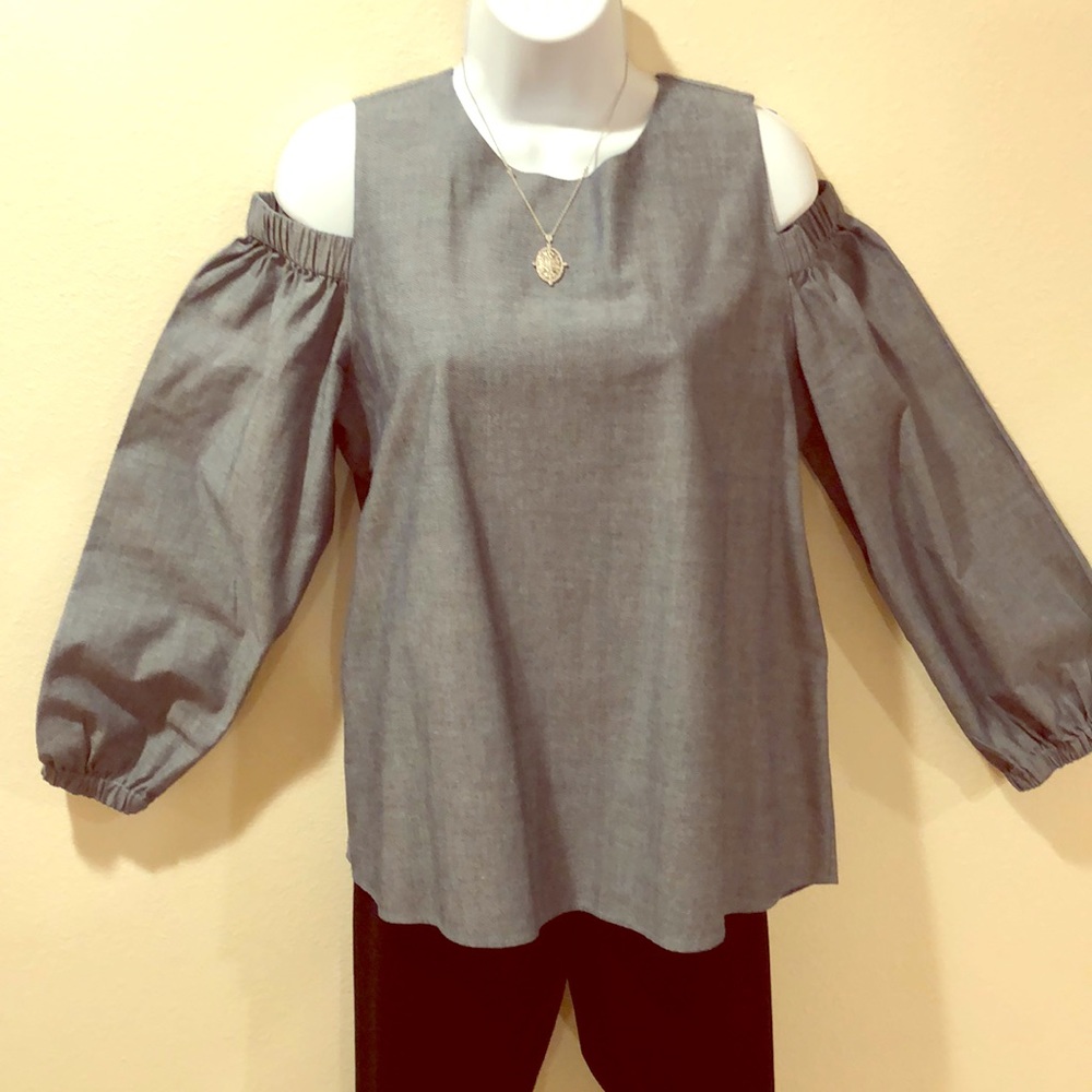 Cold shoulder blouse by Ro & De size Large